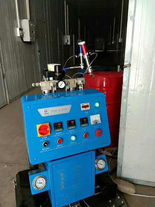 聚氨酯噴涂多少錢(qián)一噸(圖1) 冷庫(kù)聚氨酯噴涂多少錢(qián)一噸